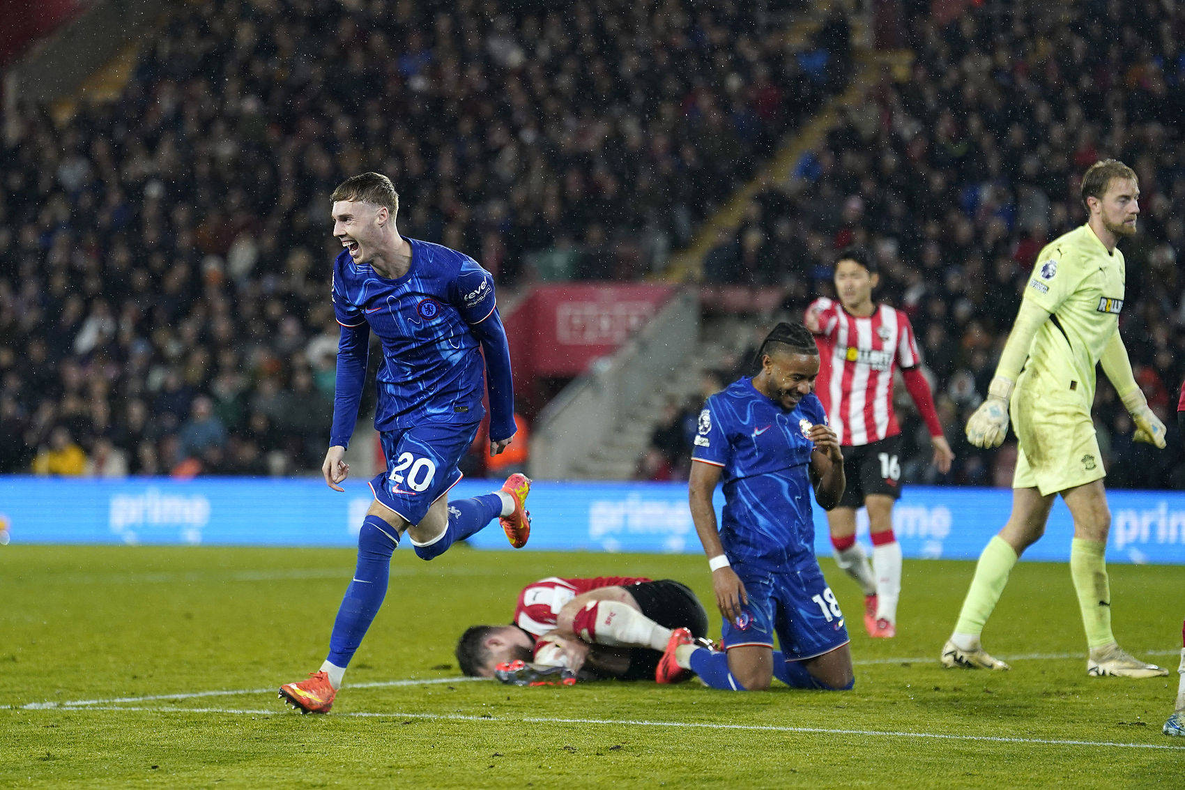 切尔西主场击败南安普顿,追平狐狸队在积分榜上 切尔西主场击败南安普顿,追平狐狸队在积分榜上