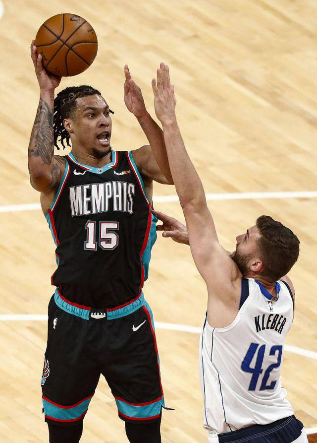 雄鹿击败灰熊,西部豪强继续高歌猛进 雄鹿击败灰熊,西部豪强继续高歌猛进