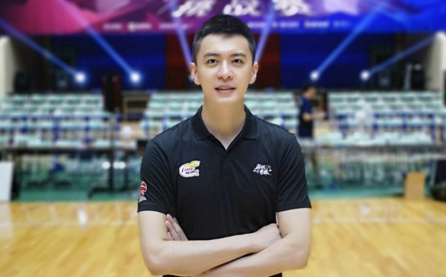 华鸟足球俱乐部迎来新任主教练,球队展望一新 华鸟足球俱乐部迎来新任主教练,球队展望一新