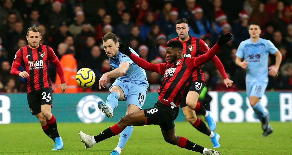 威廉转投莱切斯特城,对AC米兰士气打击 威廉转投莱切斯特城,对AC米兰士气打击