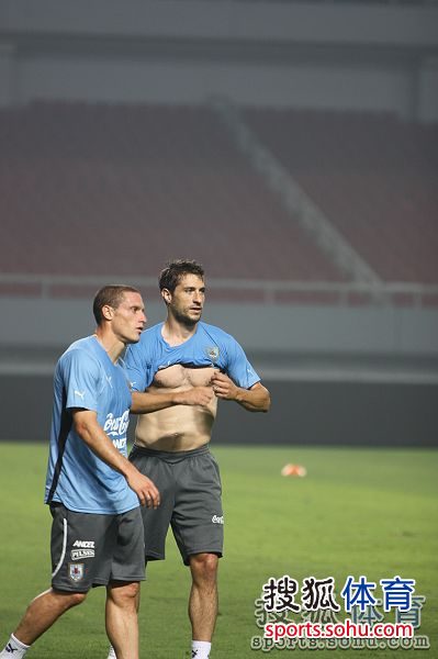 精彩赛报告:乌拉圭队摘取胜果 精彩赛报告:乌拉圭队摘取胜果