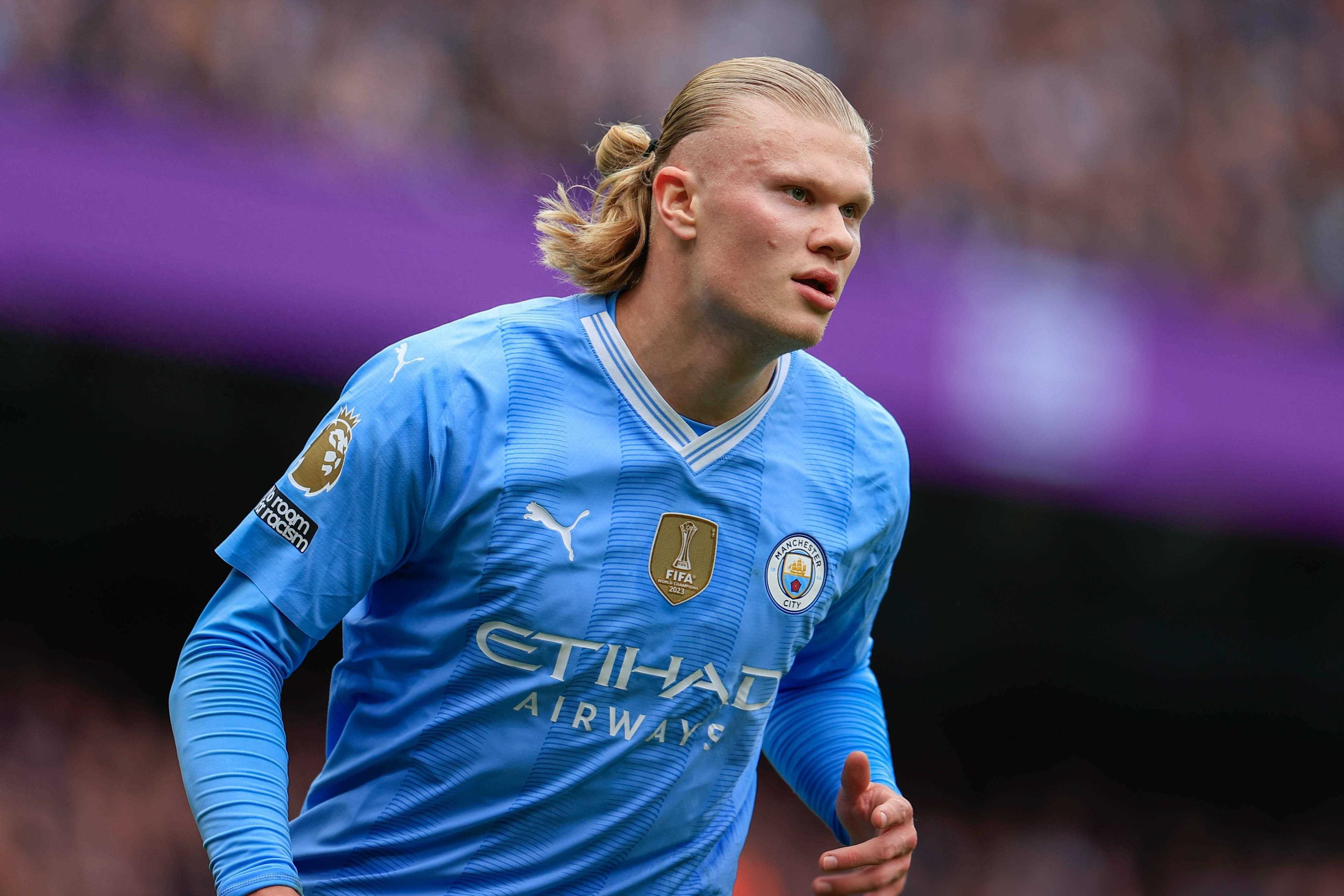 曼城大胜莱切斯特,继续保持榜首地位 曼城大胜莱切斯特,继续保持榜首地位