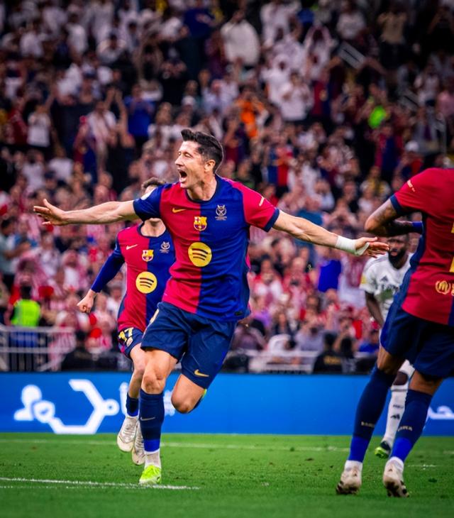 泽尼特圣彼得堡主场击败对手,赢得掌声 泽尼特圣彼得堡主场击败对手,赢得掌声