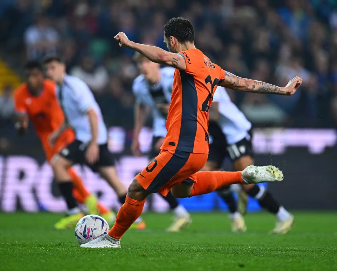 乌迪内斯主场逆转,赢得观众喝彩 乌迪内斯主场逆转,赢得观众喝彩