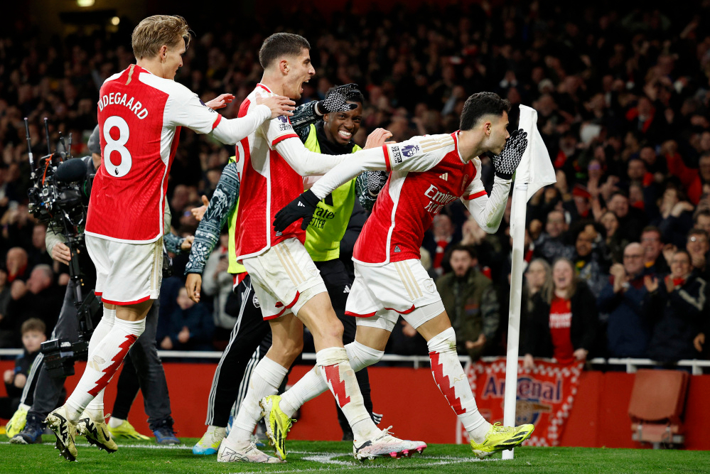 曼城反弹取胜,冠军梦惊险存深 曼城反弹取胜,冠军梦惊险存深