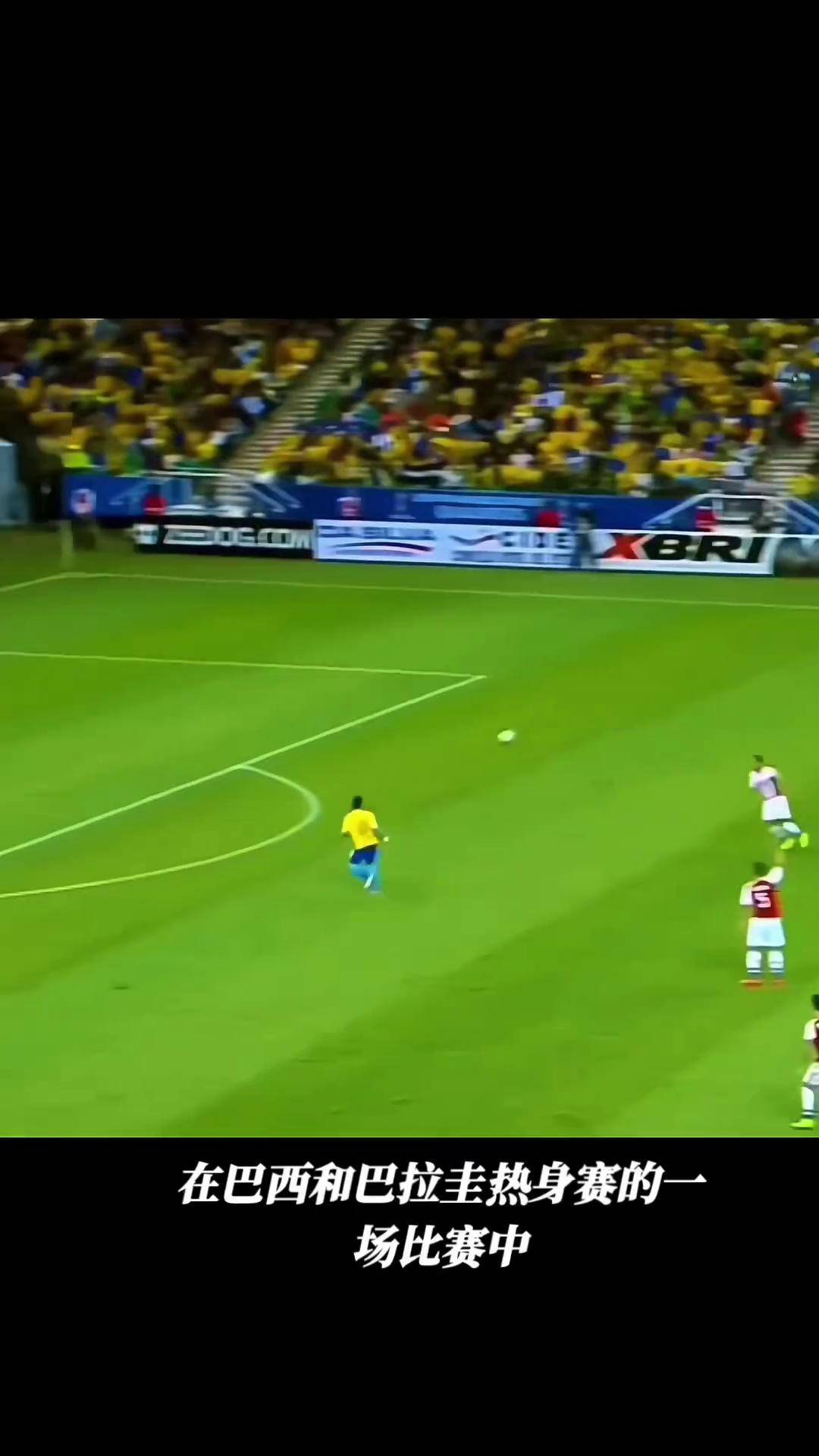 利记官网-足球赛场上惊险一幕,胜负难料