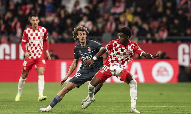 比利亚雷亚尔发挥出色,轻松摘得胜利 比利亚雷亚尔发挥出色,轻松摘得胜利