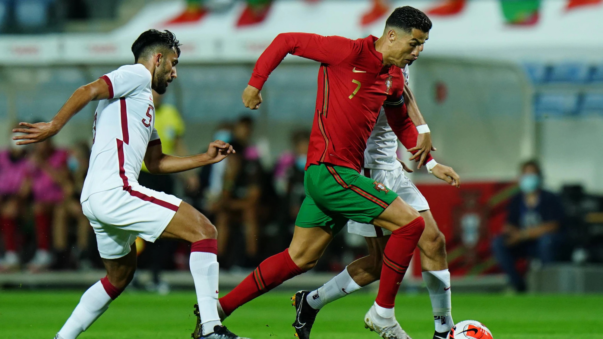 克里米亚队狂胜，领先欧预赛小组积分榜！