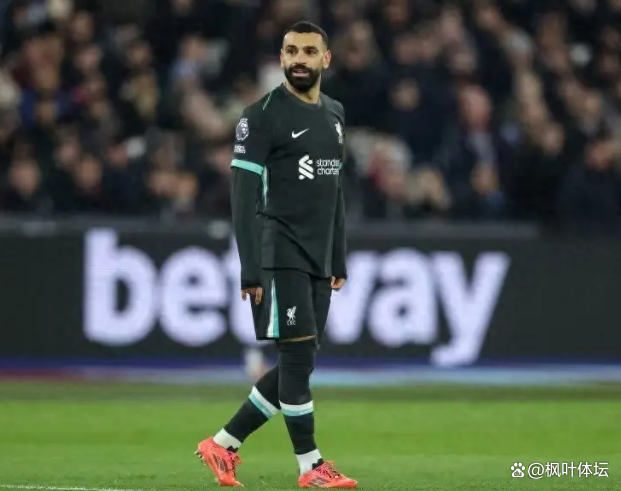 利物浦大胜,萨拉赫攻入两球助球队晋级 利物浦大胜,萨拉赫攻入两球助球队晋级