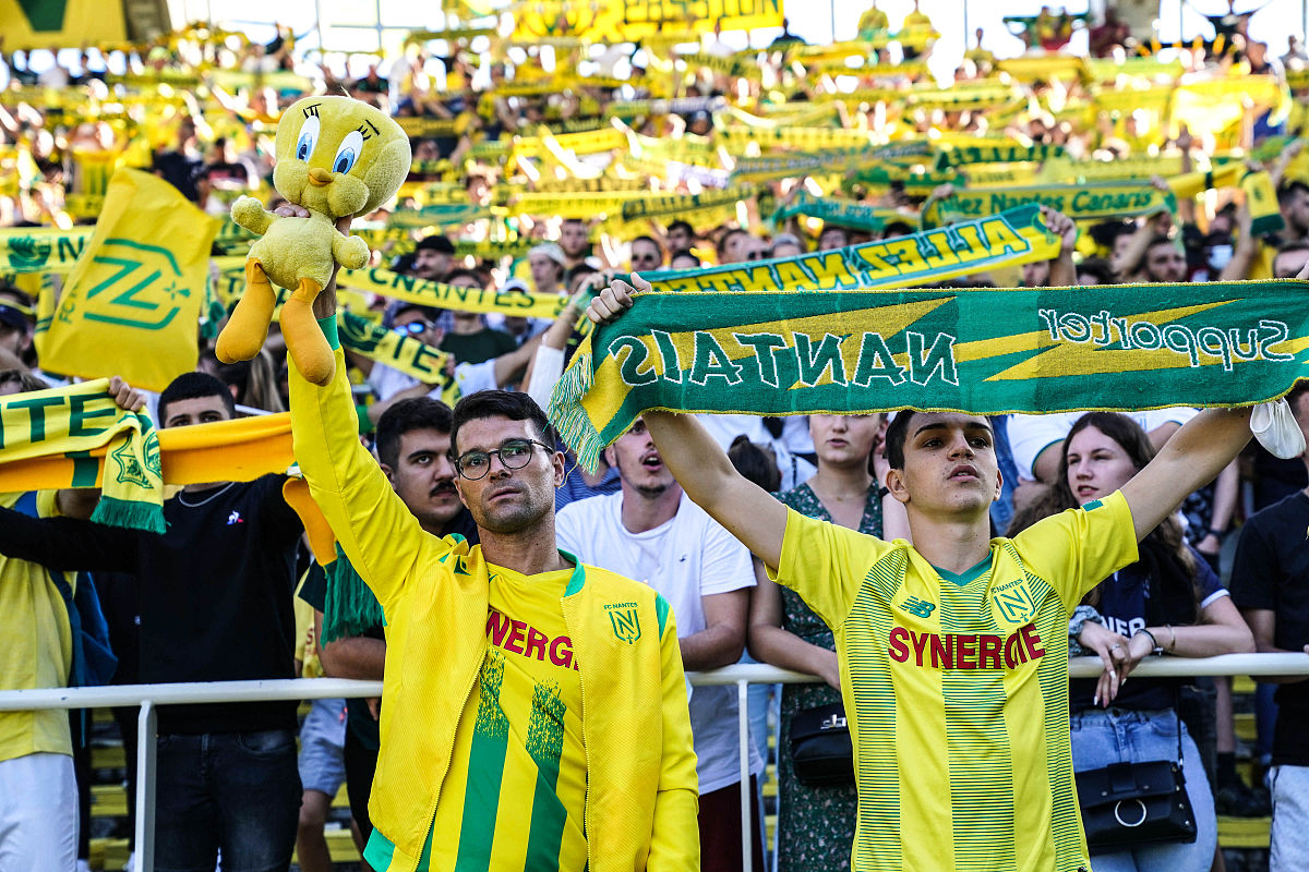 多特蒙德后防犯规过多,输球遭遇尴尬 多特蒙德后防犯规过多,输球遭遇尴尬
