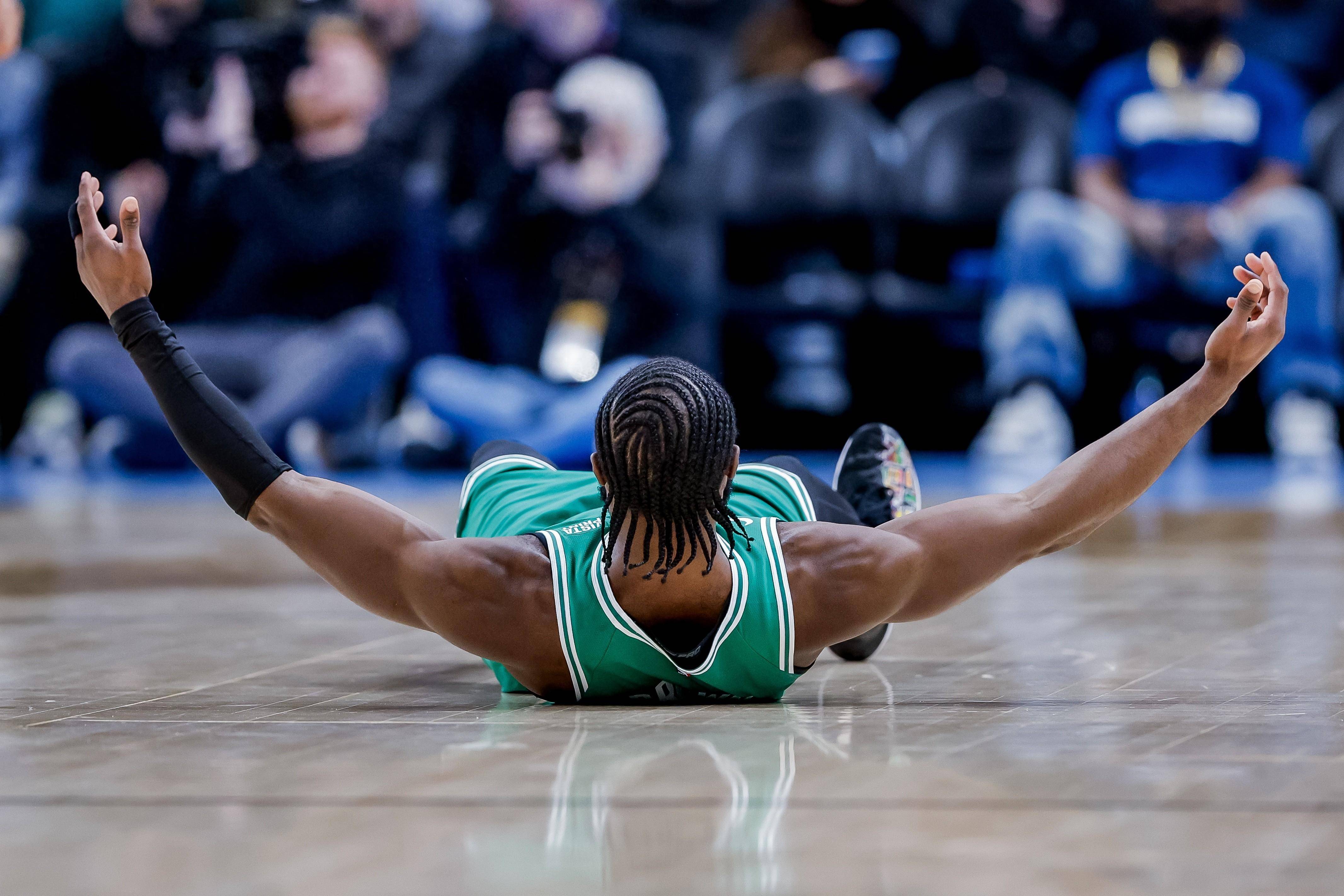 步行者队接连失利,主帅频频换阵容 步行者队接连失利,主帅频频换阵容