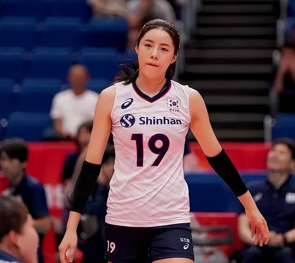 排球女神挥杆登场,神勇征服赛场豪取金牌 排球女神挥杆登场,神勇征服赛场豪取金牌