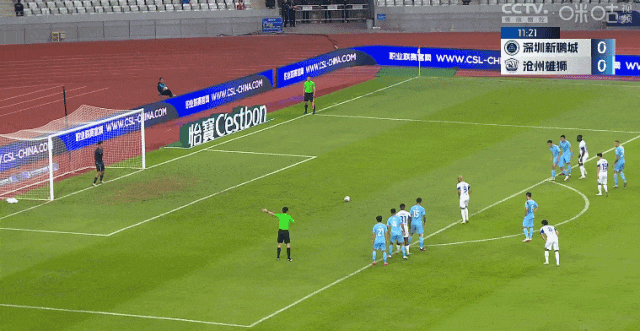 新赛季首胜来临,球迷为球队士气打call 新赛季首胜来临,球迷为球队士气打call