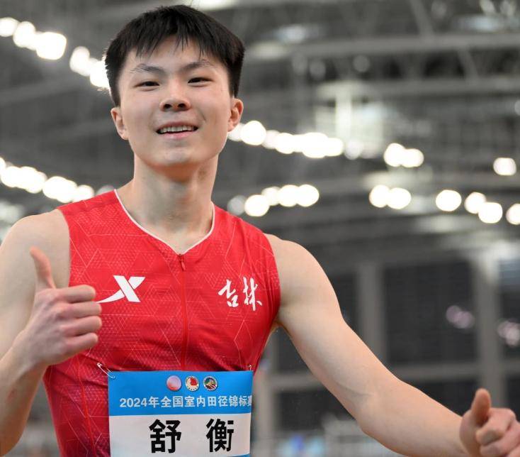 精英球员展现超凡表现,赛事精彩纷呈 精英球员展现超凡表现,赛事精彩纷呈