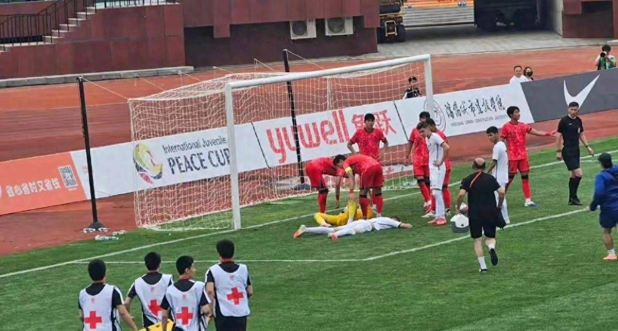 精英球员展现超凡表现,赛事精彩纷呈 精英球员展现超凡表现,赛事精彩纷呈