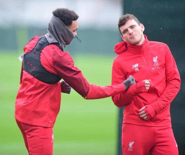 里昂后卫防守出色,助攻球队实现反超 里昂后卫防守出色,助攻球队实现反超