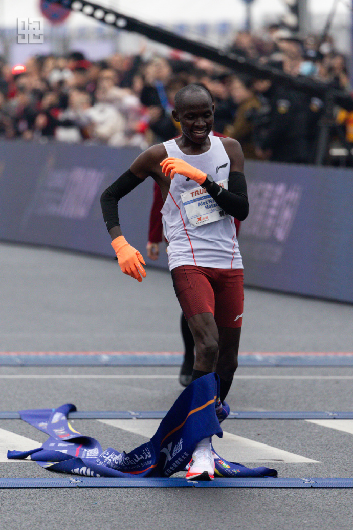 爱沙尼亚男子竞速赛跑风采出众引人注目 爱沙尼亚男子竞速赛跑风采出众引人注目