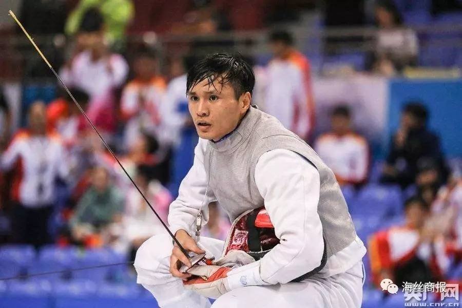 斯洛伐克击剑选手实现逆袭,摘得金牌 斯洛伐克击剑选手实现逆袭,摘得金牌