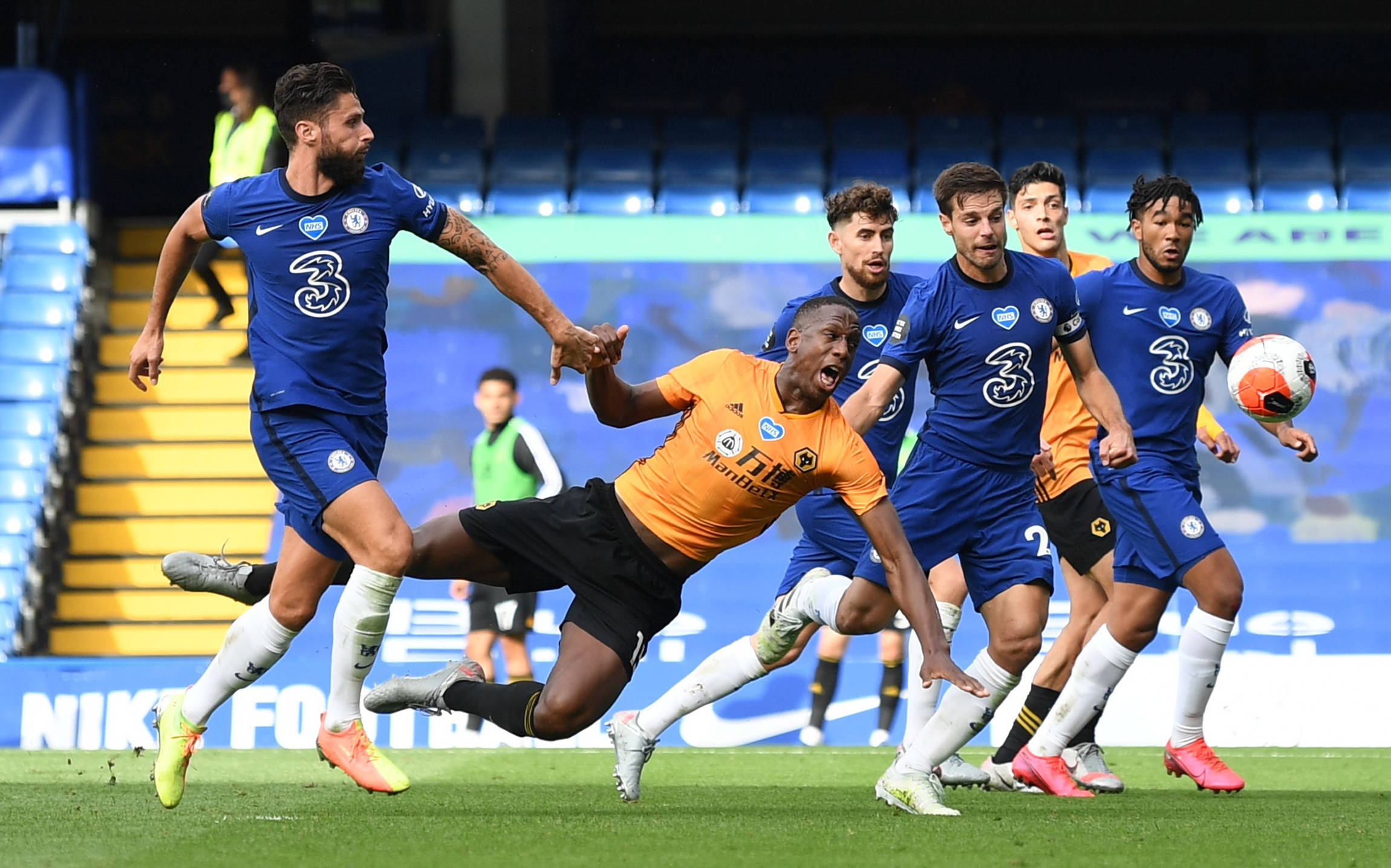 莱斯特城主场战平切尔西,表现可圈可点 莱斯特城主场战平切尔西,表现可圈可点