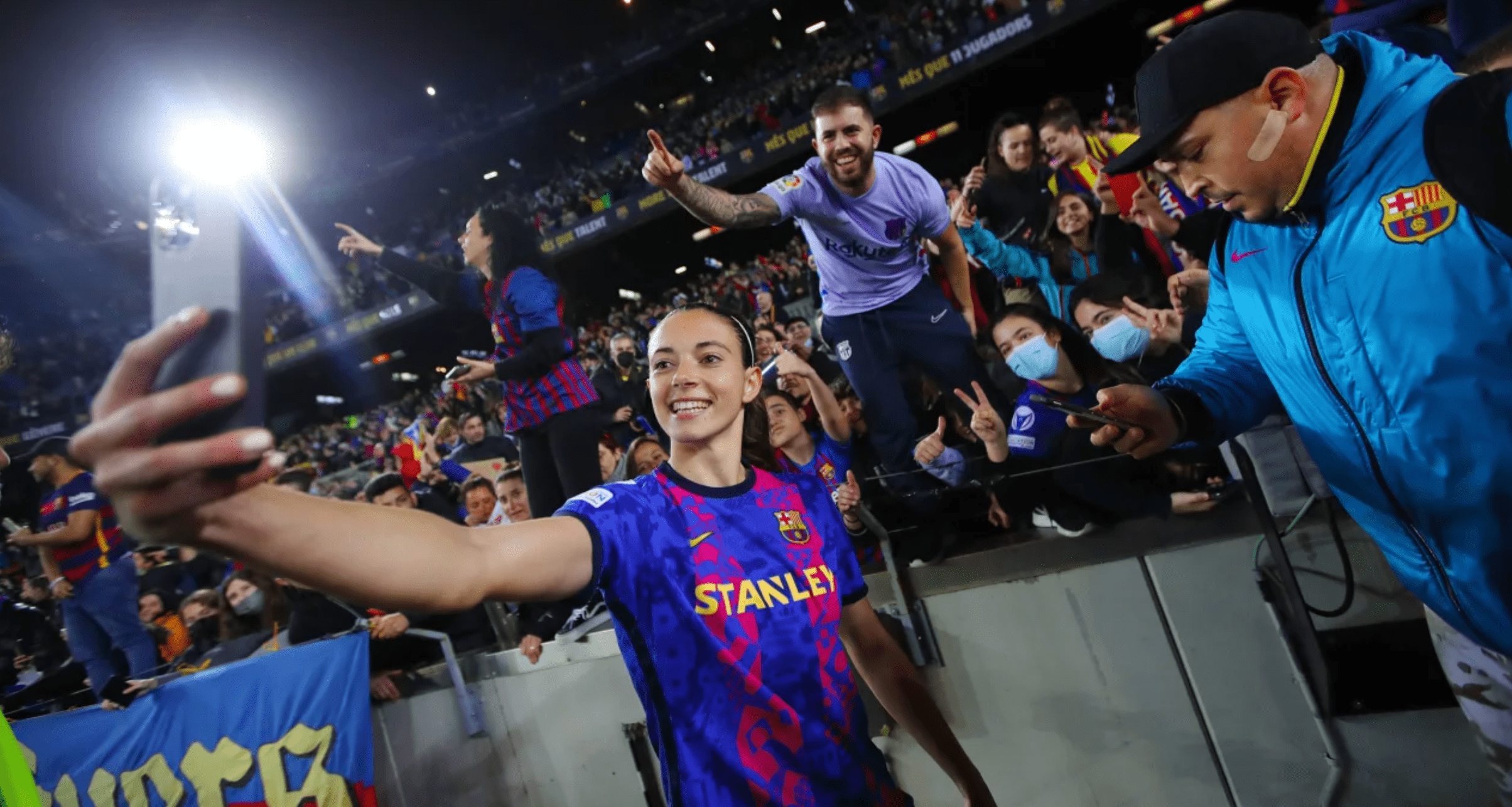 西班牙女足备战与意大利女足交锋，展现实力