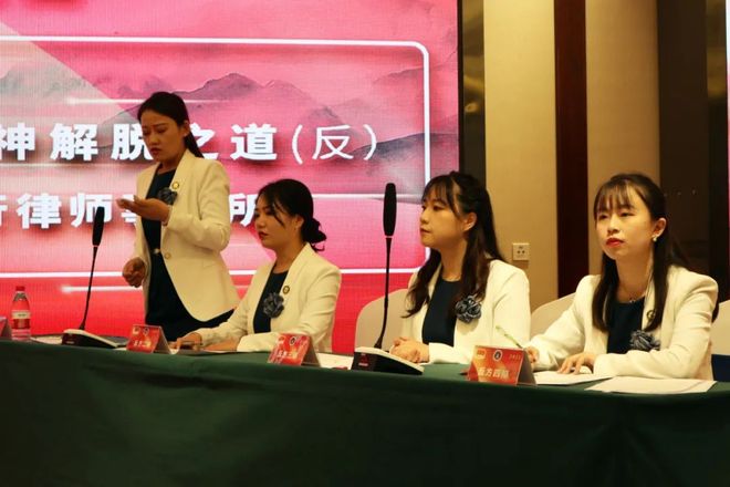 纠缠不清:两队棋逢对手,面对面的对决充满悬念 纠缠不清:两队棋逢对手,面对面的对决充满悬念