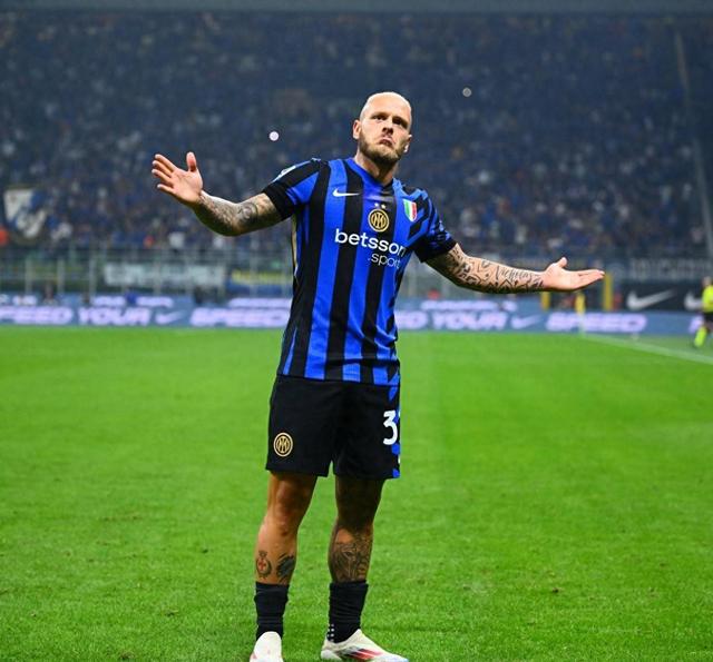 多特蒙德球员高昂斗志,誓要击败所有对手 多特蒙德球员高昂斗志,誓要击败所有对手